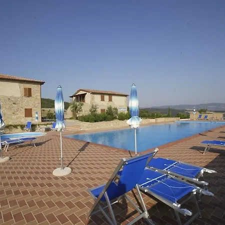Appartement Sleeps 6 With Pool Lajatico