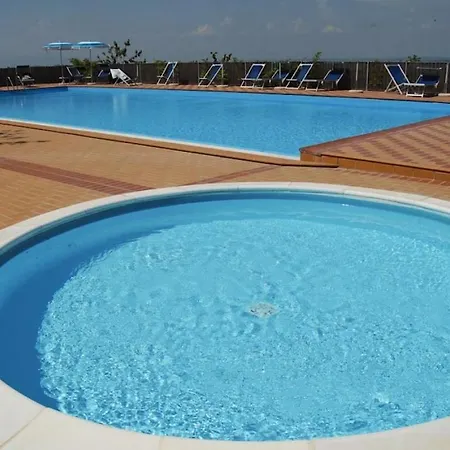 Sleeps 6 With Pool Appartement *