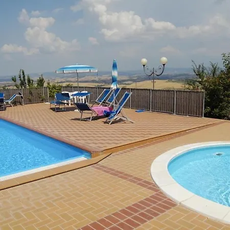 Sleeps 6 With Pool