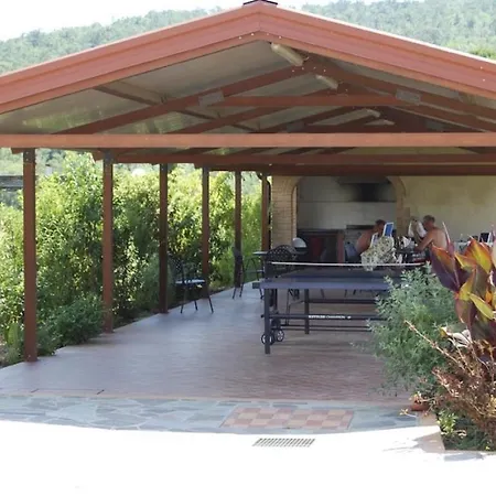 Sleeps 6 With Pool *