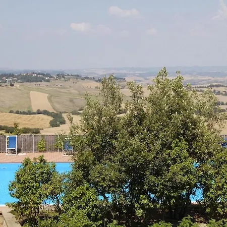 Sleeps 6 With Pool