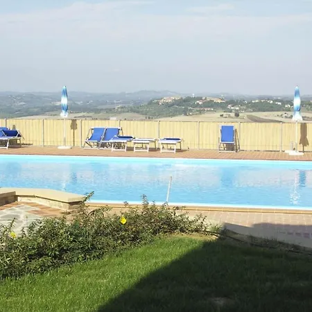 Sleeps 6 With Pool Appartement